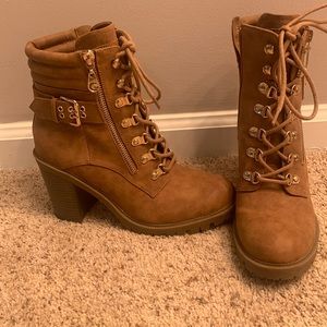 Almost new tan combat boots. GBG Guess, size 8